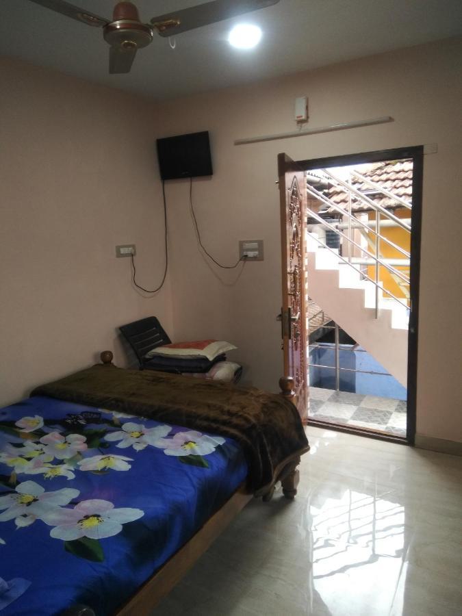 Maniis Homestay Vālpārai Buitenkant foto